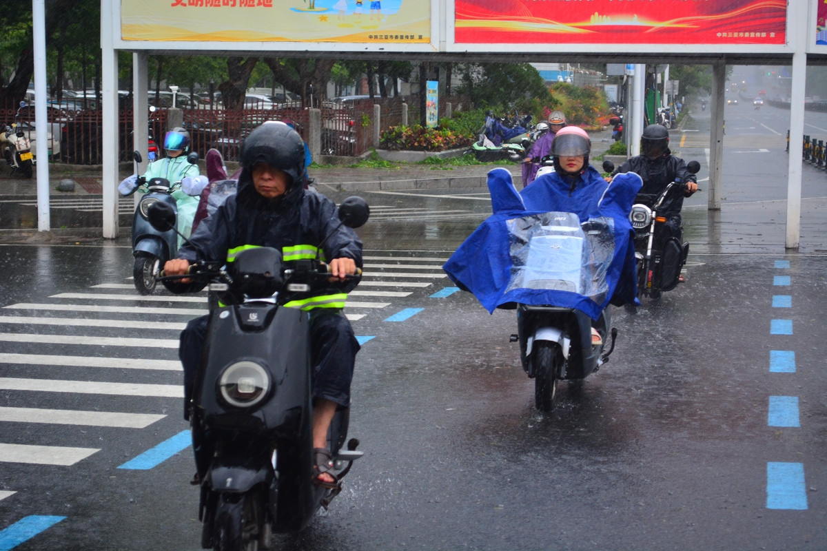 防雨头盔市场前景广阔，未来潜力巨大