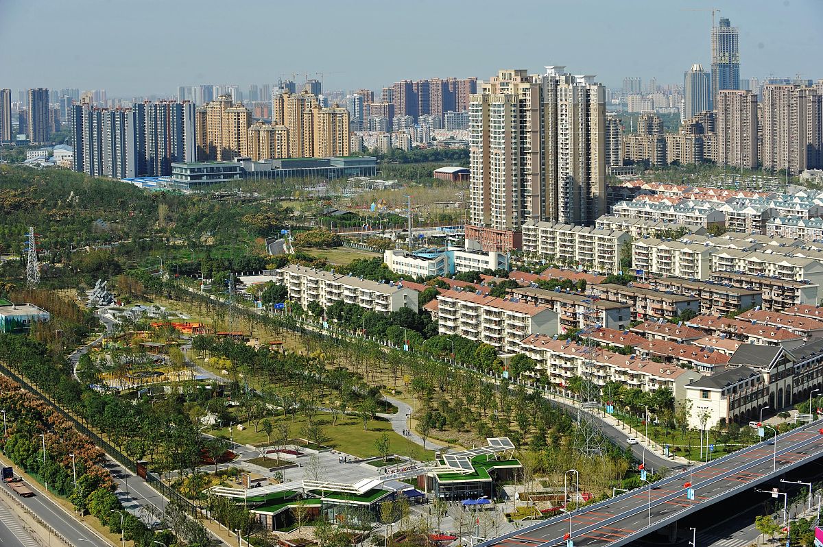 2015年10月27日,武汉市东西湖区,园博园周边楼市住宅.