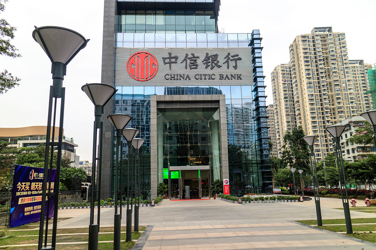 写一篇关于中信银行M分行个人理财业务营销问题及对策分析的毕业论文研究方法。