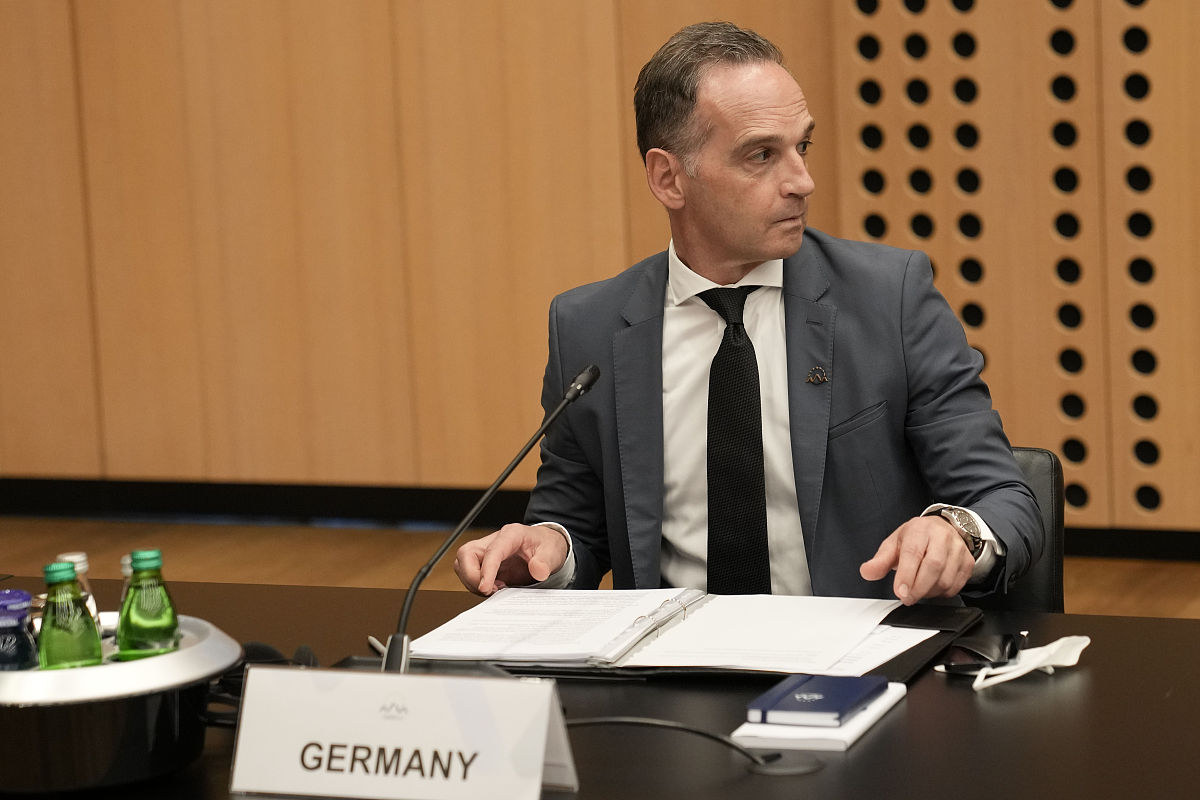 给一个详细会议纪要提纲