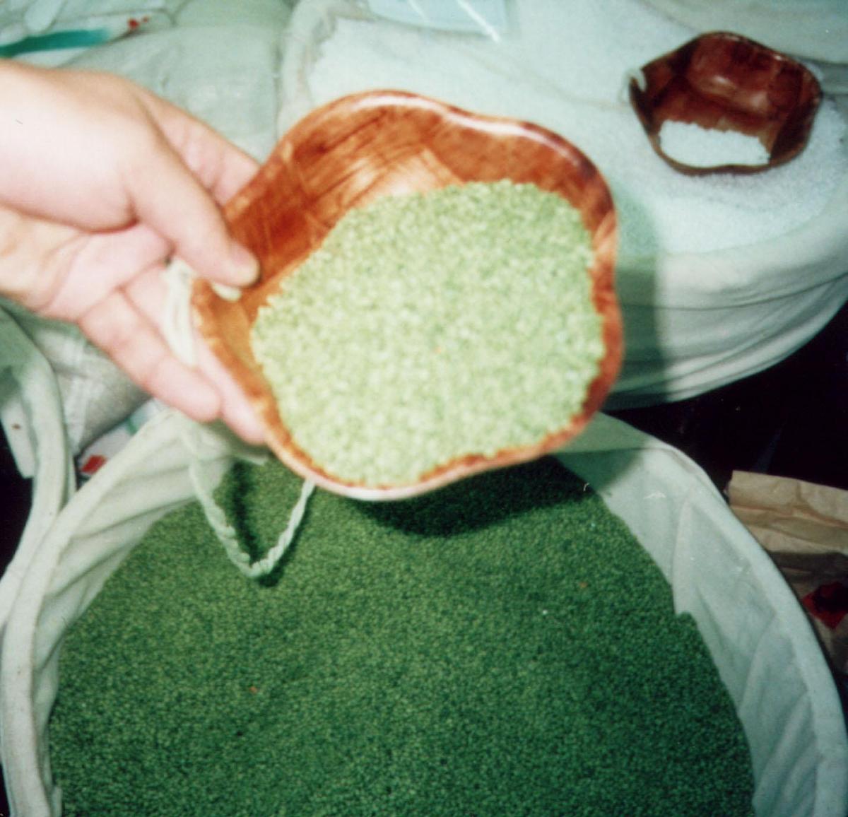 米发绿还能吃吗？教你如何判断米是否变质