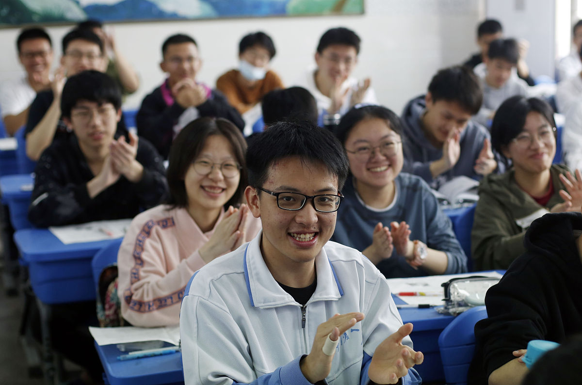 贵州省女生在中专学校学什么好