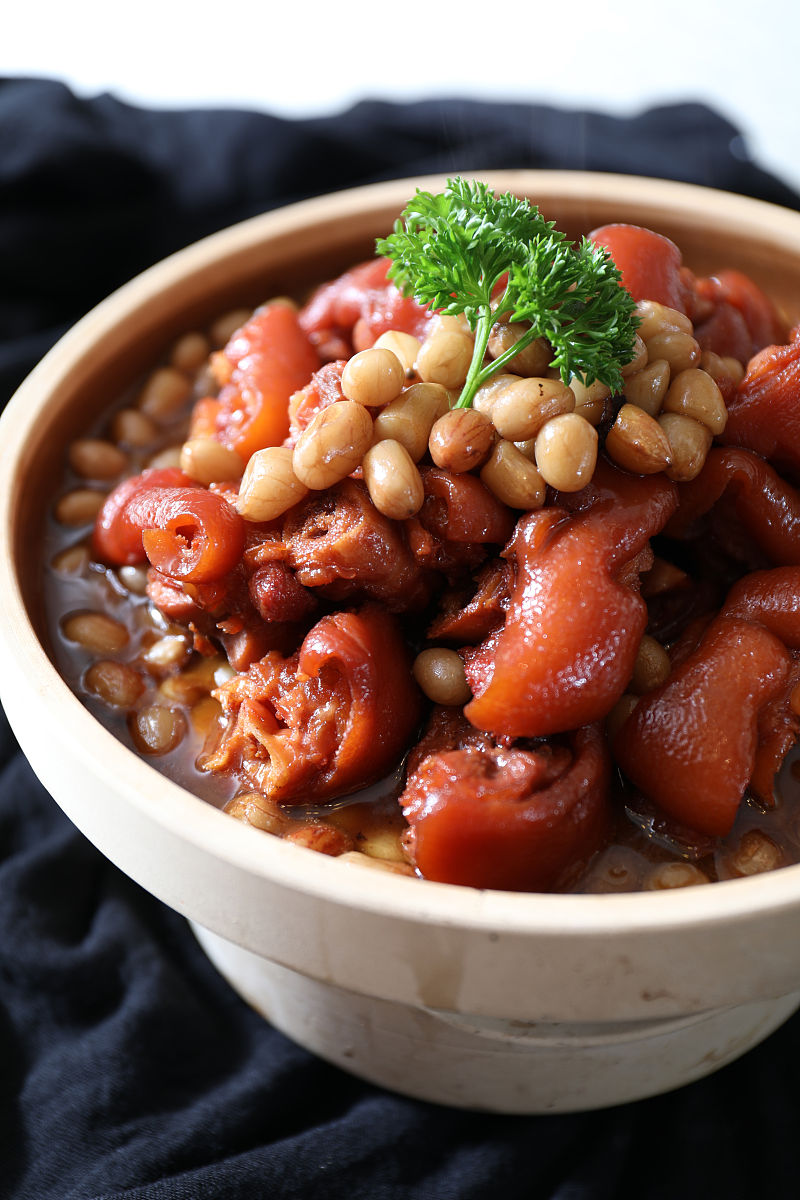 蒜香猪蹄的家常做法 - 营养美味，简单易学