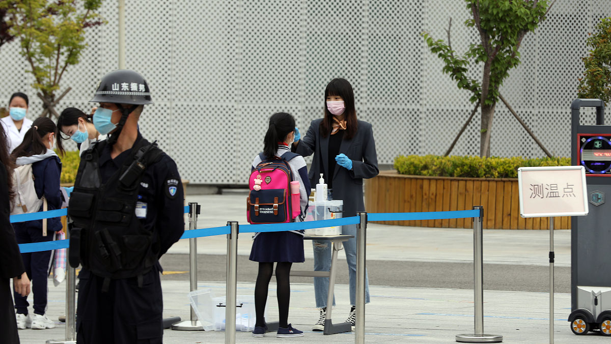 青岛中小学生开学时间：2020年9月7日开学，初中先开，小学后开