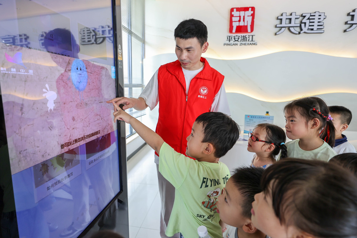 请总结一下关于基于互联网的志愿者招募平台的简介