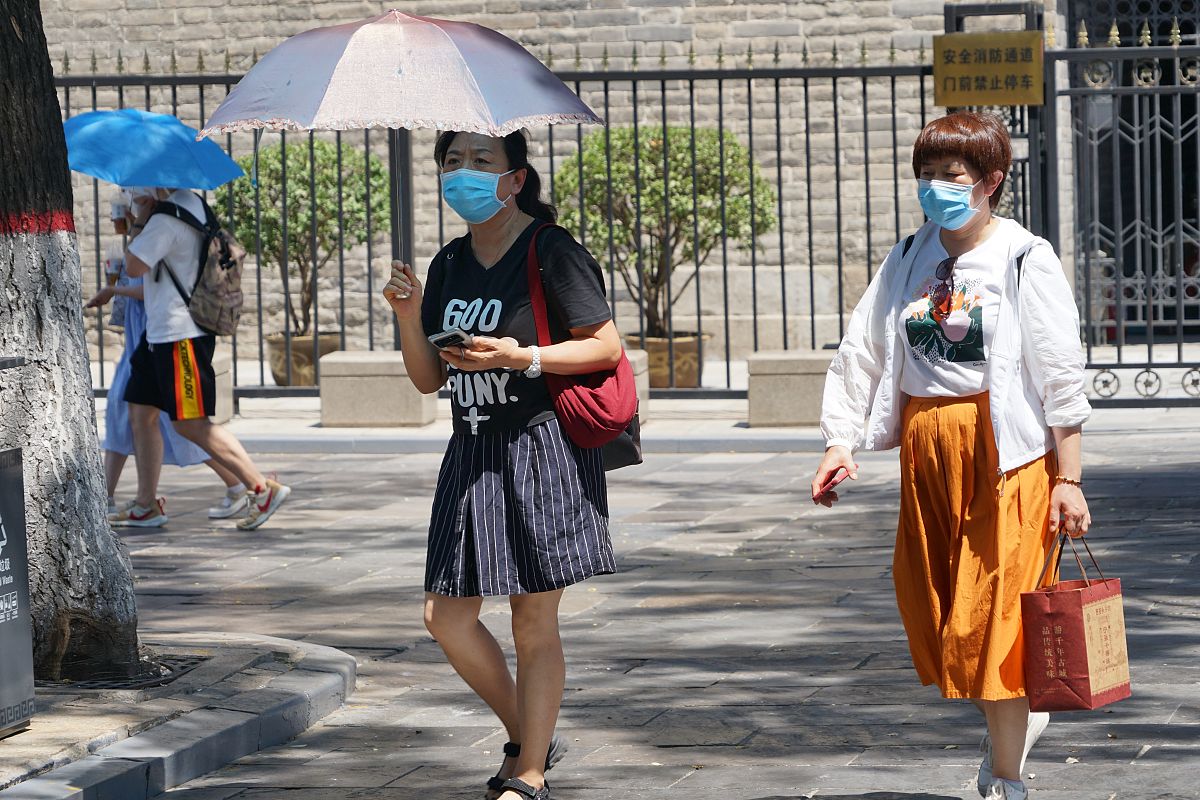 10句年轻人力荐：这款防晒服到底有多火？