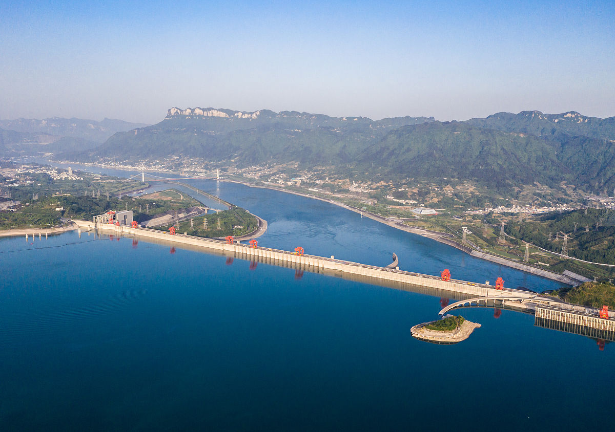 2021年5月8日,水位下降后的三峡大坝(无人机照片).