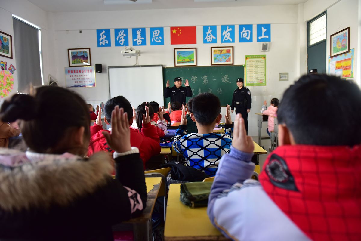 南屯小学学生评教实施方案 900字