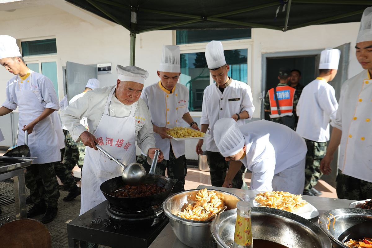 房县职业技术学校2021年招生专业：机电、汽车、计算机等热门专业等你来选