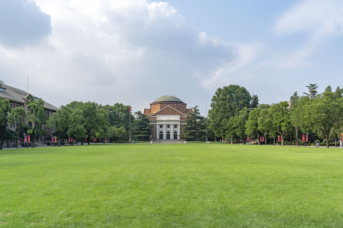 2021年7月16日,北京,实拍清华大学校园风光.