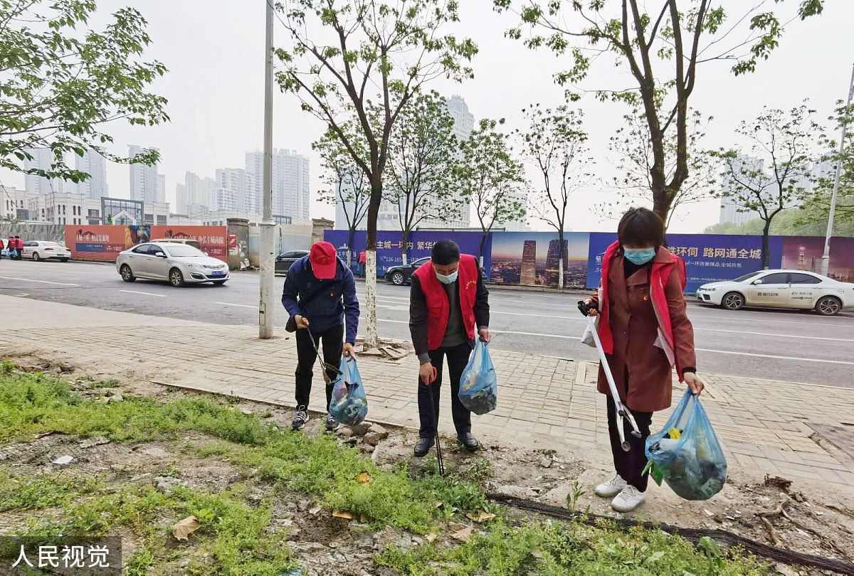 志愿者整理电动车，感受劳动价值 - 实践心得体会