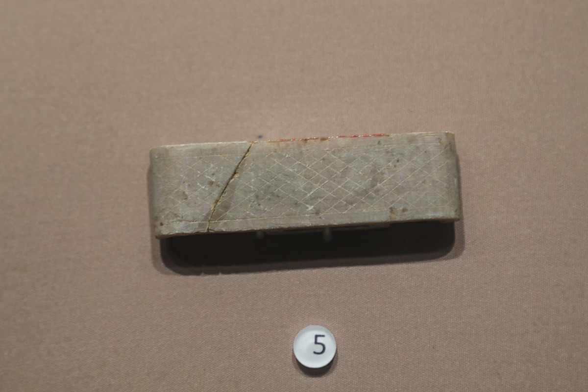 孙中山的民国三年玉印泥盒帮我用210字详细描述