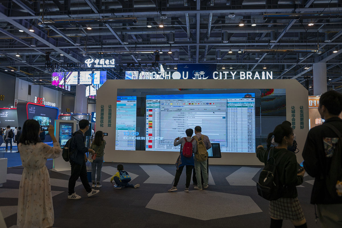 昆山花桥国际商务城中等专业学校2023年招生条件及专业人数-怎么样