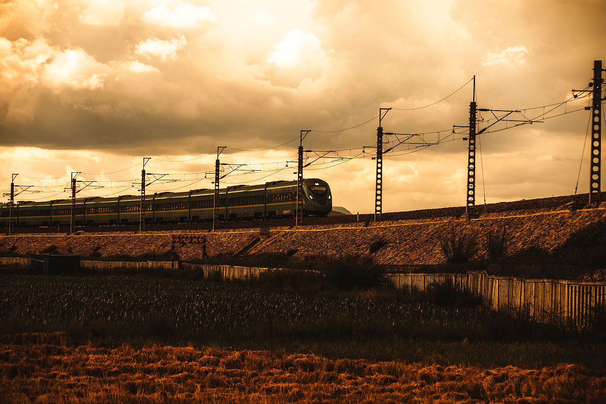 云南蒙自初中生学高铁学校要读几年-好不好