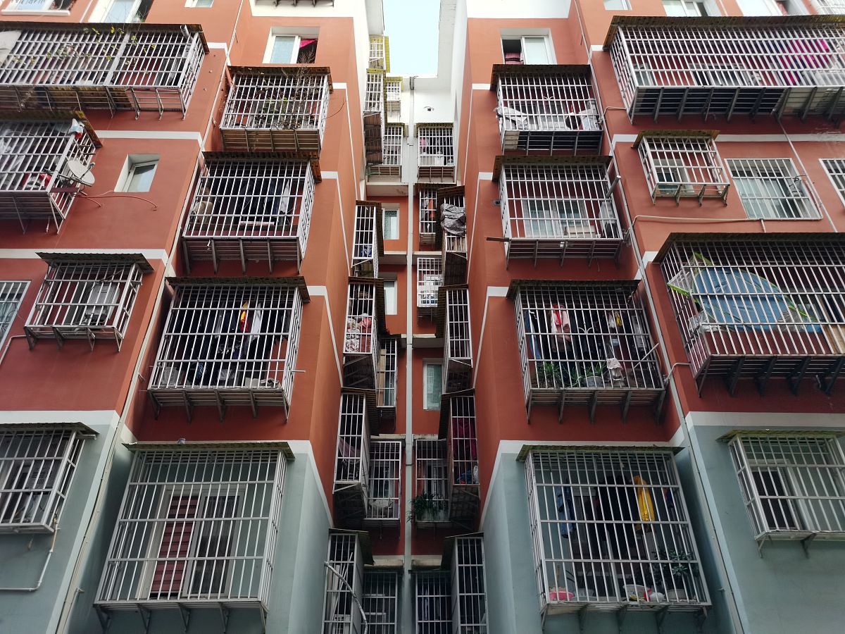 预防病人高层跳楼：8个有效措施和安全建议