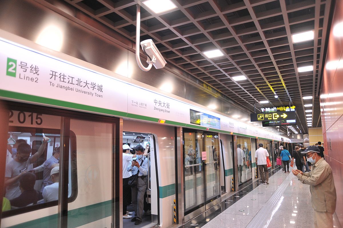2021年6月24日,哈尔滨市地铁二号线省政府至江北大学城段开通,市民免