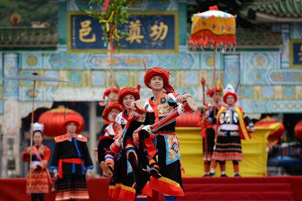 2019年2月24日,广东云浮,2019年南江文化(连滩)艺术节上展示的国家级