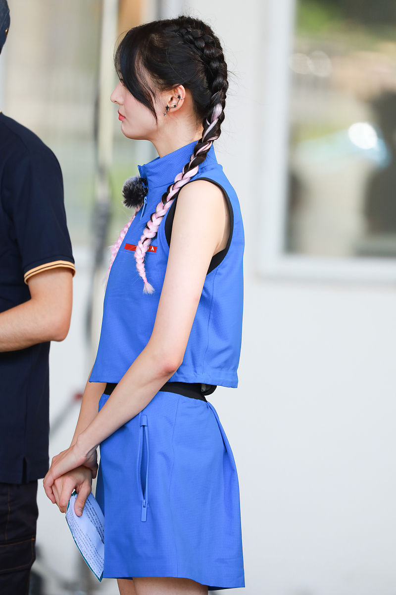 2020年8月9日,北京,郑爽录制综艺《潮玩人类在哪里》路透.郑爽