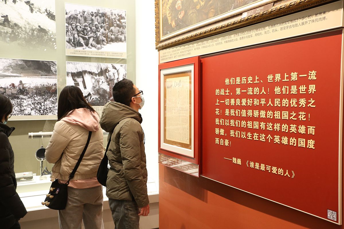白山黑水壮丽图，描绘中华民族精神