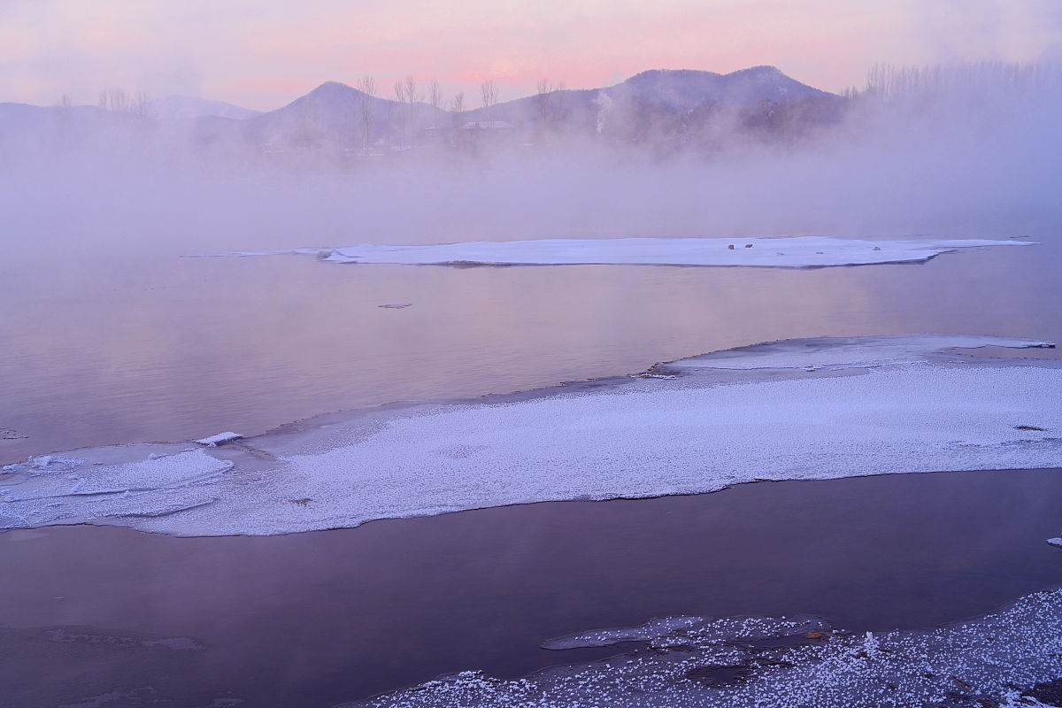 2021年12月25日,吉林白城,冰雪景观.