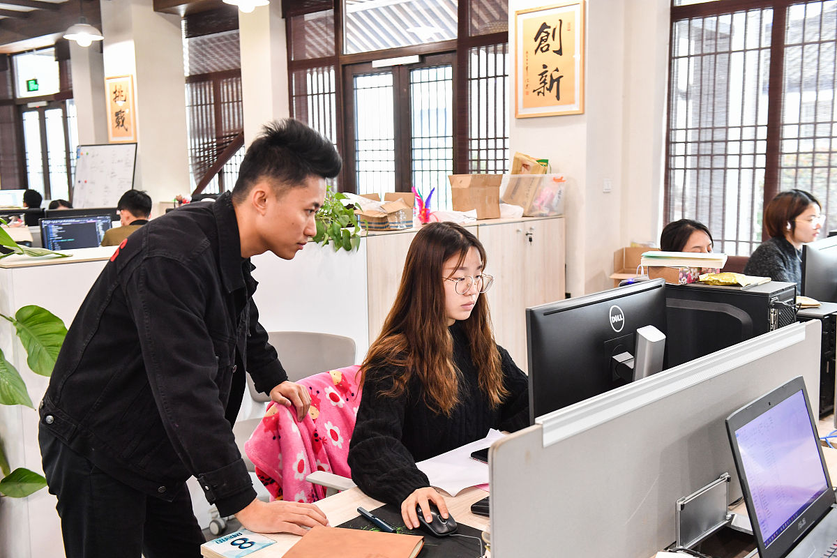 浙江计算机大专生：未来发展方向及注意事项