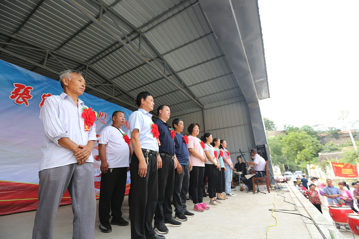 感恩师恩：老师，照亮我们成长之路的明灯