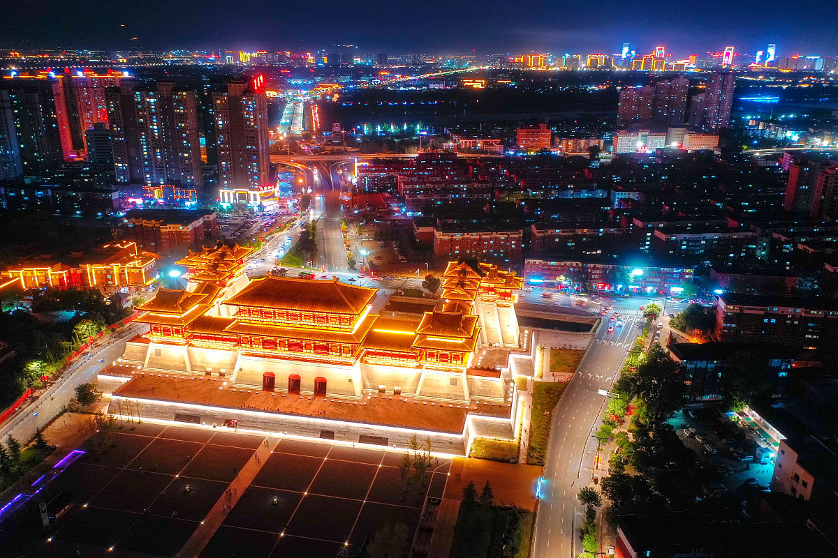 2021年9月10日,河南洛阳,航拍隋唐洛阳城应天门遗址夜景.