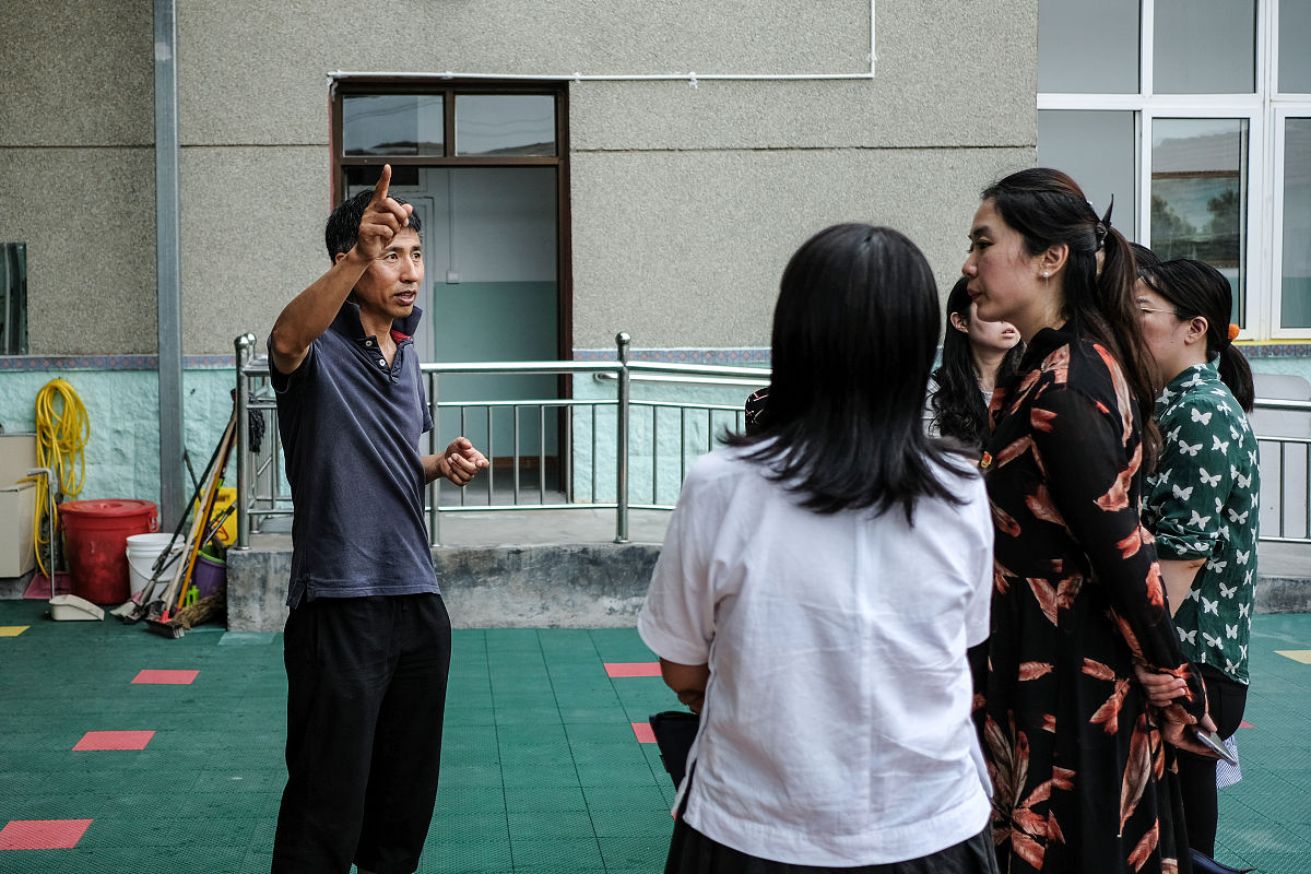 2019年6月17日,青岛.按照惯例,博士学历的许明哲本来可以继续搞科研,