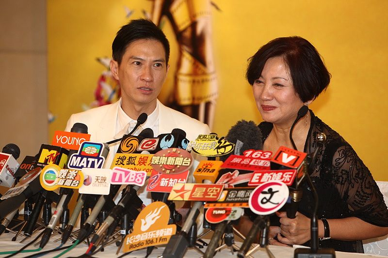 汤镇业怎么称呼比交好回答加拓展。