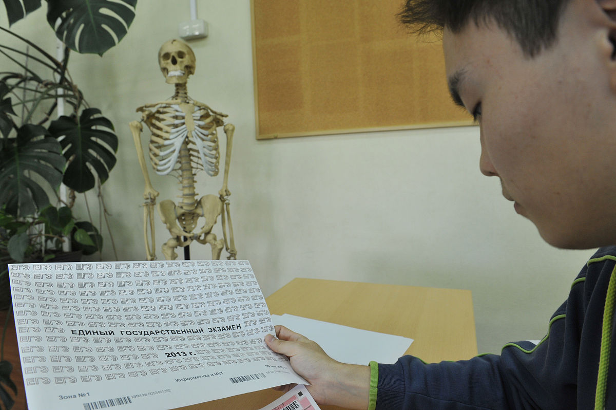 当地时间2013年5月30日,俄罗斯莫斯科,莫斯科学校学生参加国家统一考