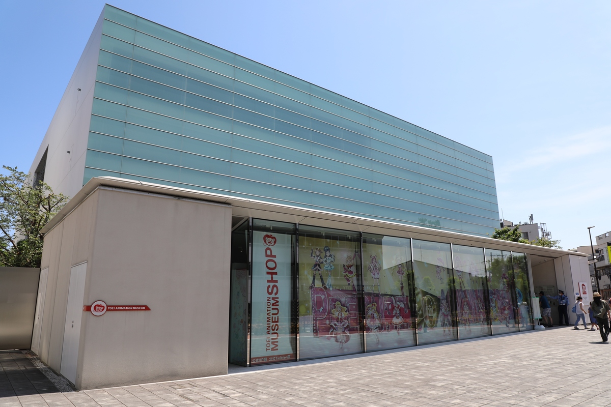 用一个6岁学生的水平写一篇英文作文内容包含time、call、mobile、way、city、on my way、