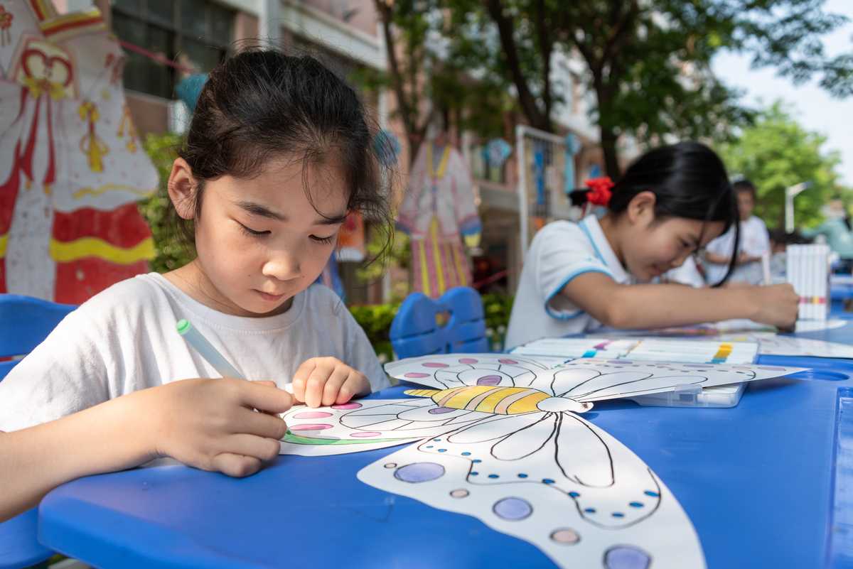 成都幼师：嬉乐化美术活动，舒展幼儿灵性