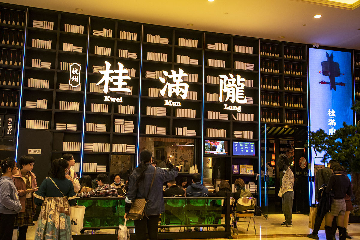 张江翡翠公园附近美食推荐：港式茶餐厅、炸酱面、龙虾海鲜等