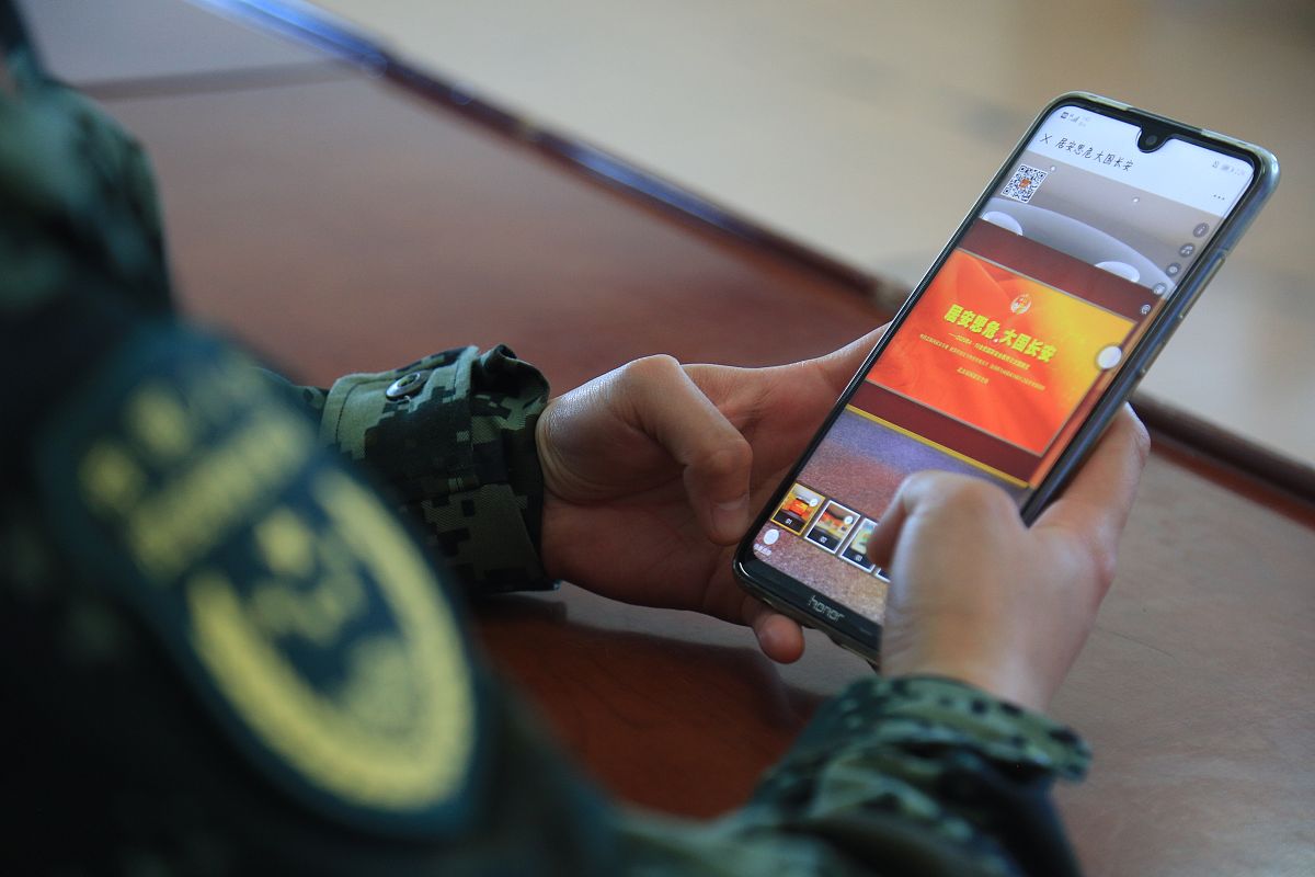 在中国当兵可以使用手机或电脑吗