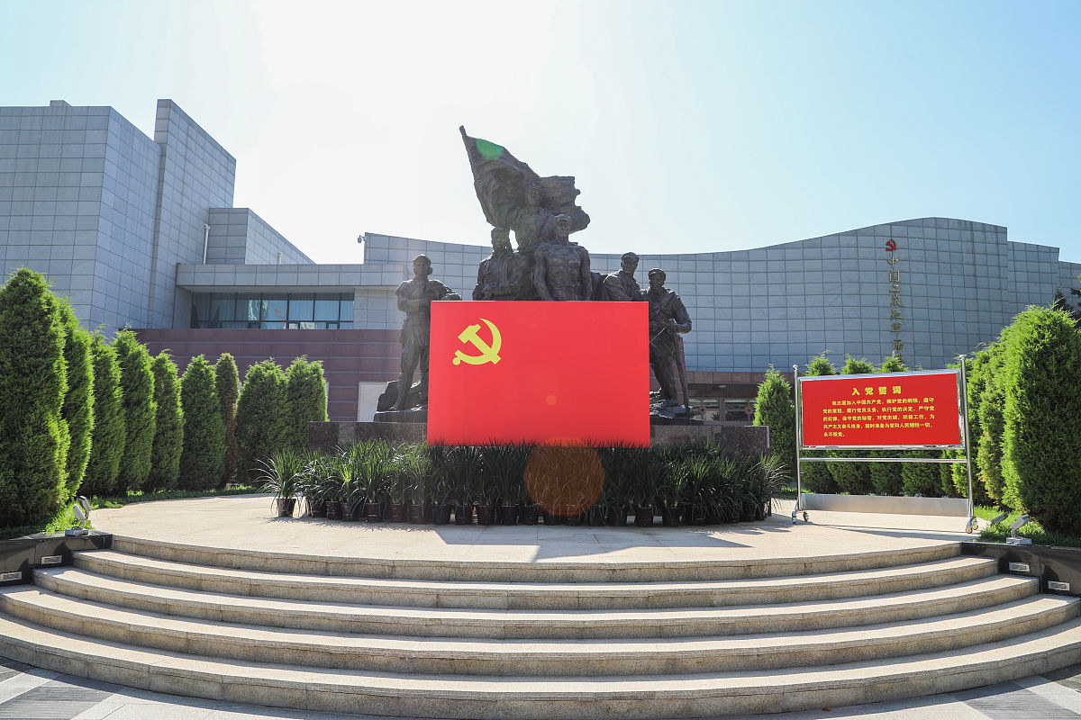 参观徐州淮海烈士纪念馆