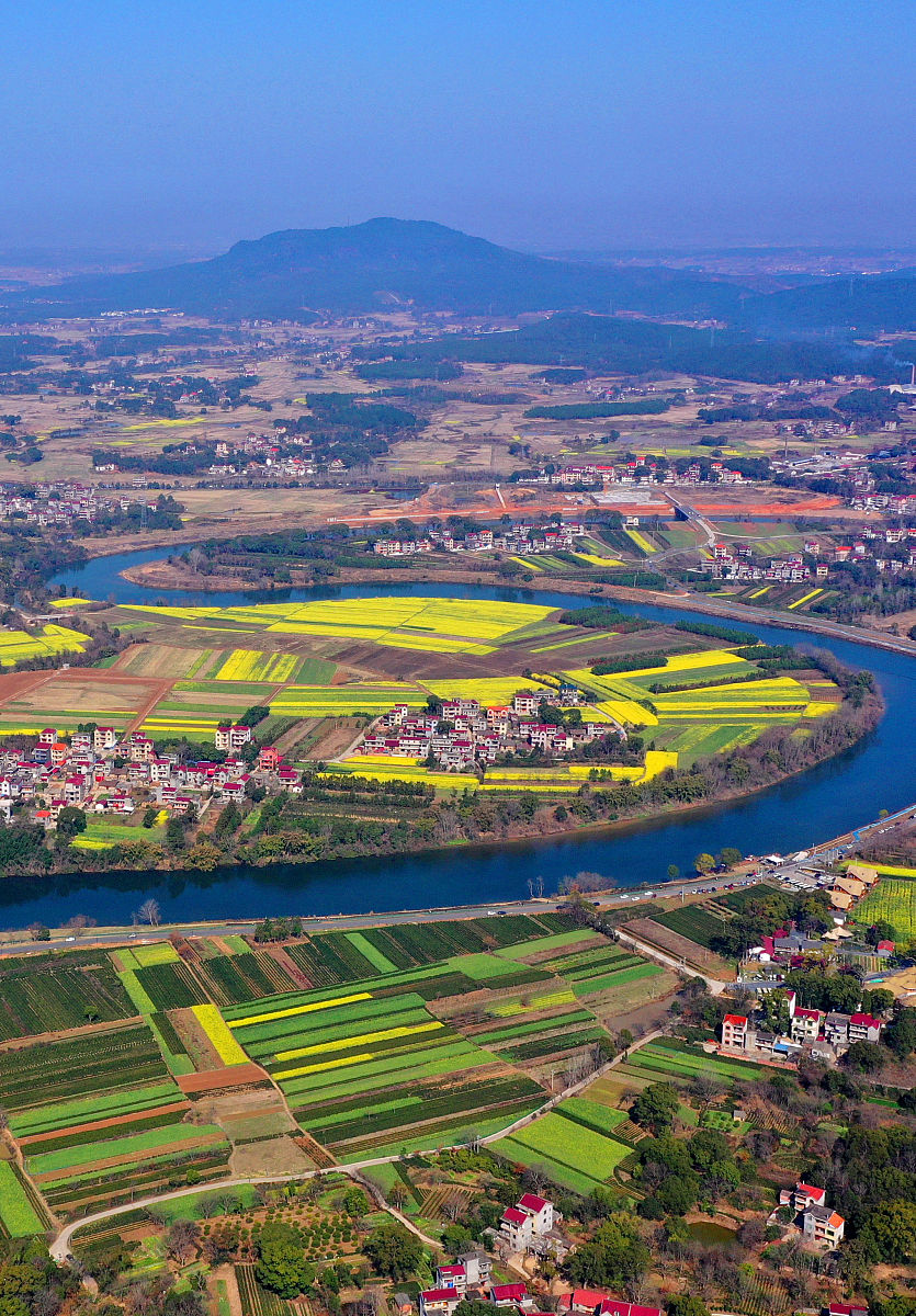 写一首赞美祖国山河的诗50字以内