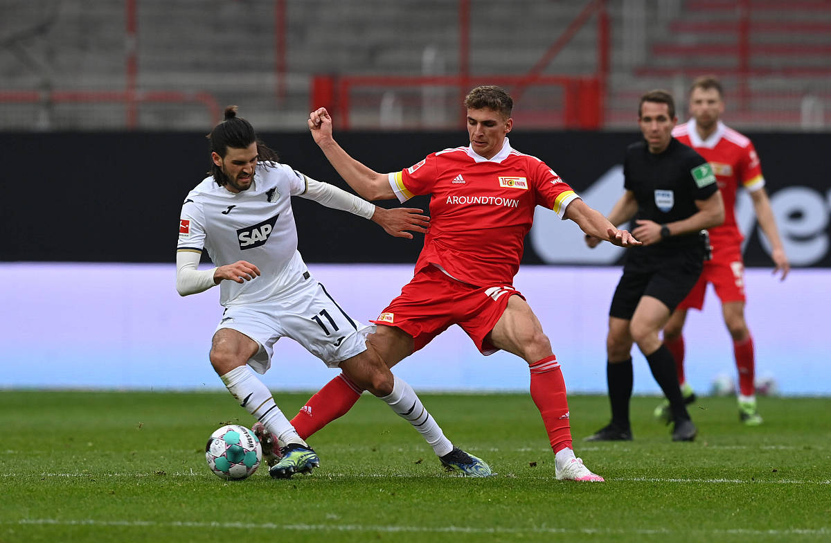 请提供下R语言火山图的代码