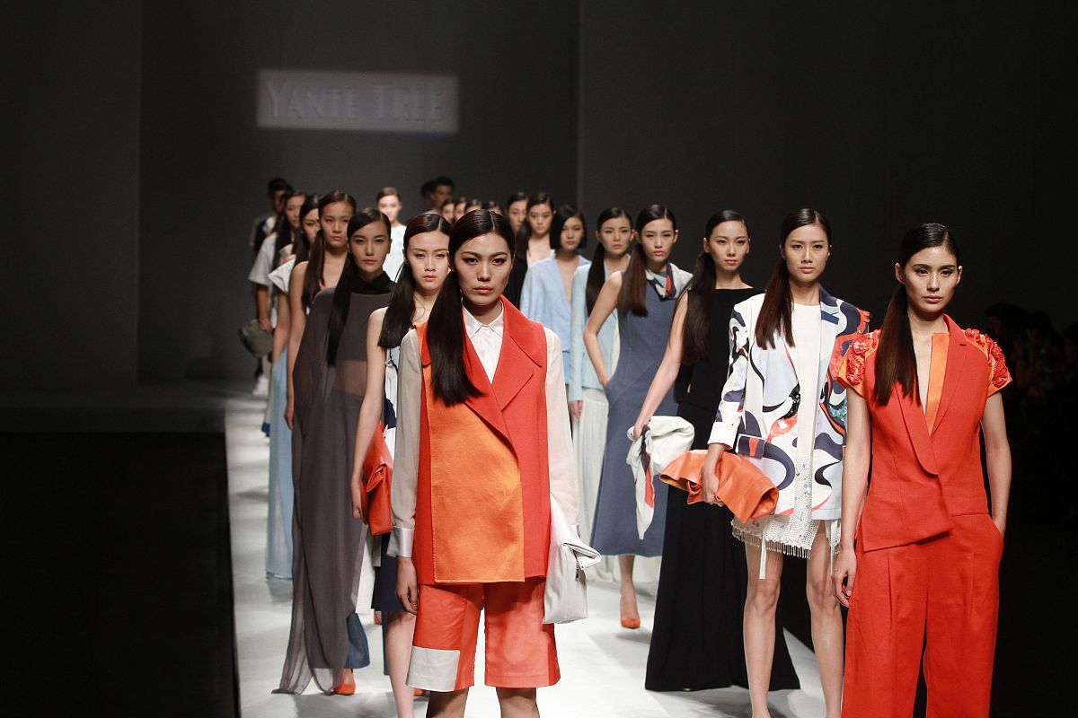 中国国际时装周。围绕这篇博文写1条10字左右的评论