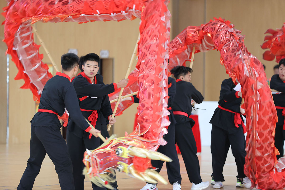 青岛第二卫生学校2023年招生问答：专业介绍、录取标准及报考建议