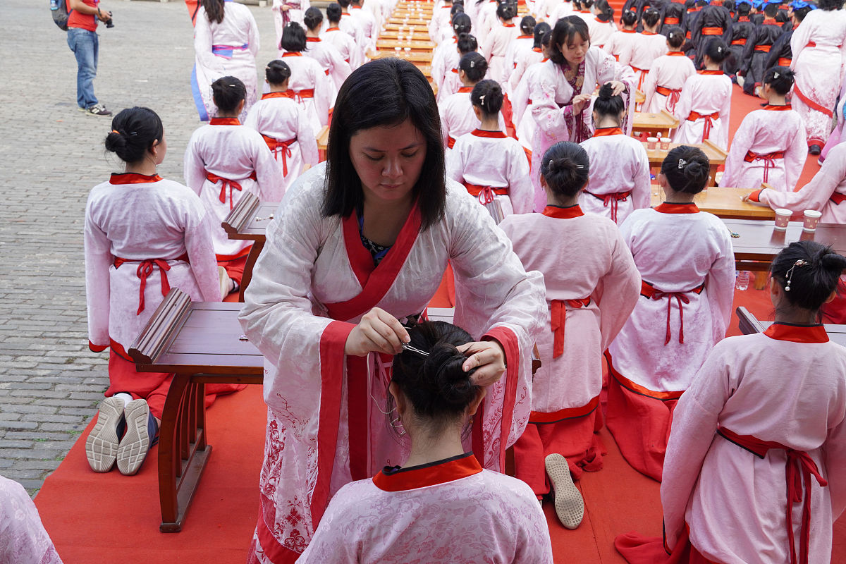 成长中的习俗：庆祝人生重要时刻的文化传统