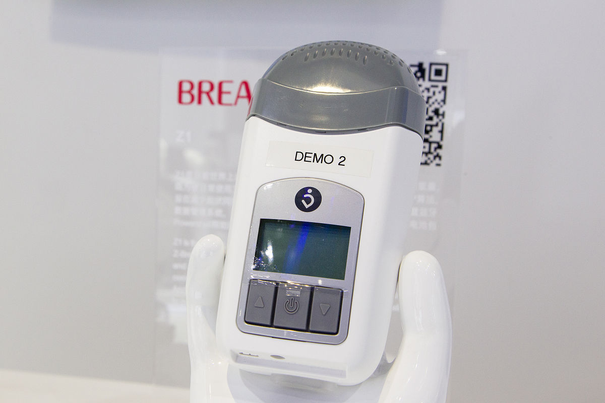 	呼吸是一个周期性事件每一次呼吸定义为一个吸气周期可以分解为四个组成部分称为相位变量。主要可以分为那四个相位各有什么特点	按送气触发方式可以将通气模式分为哪两种各有什么特点	强制通气主要有哪两种单一变量控制方式各有什么优缺点	什么是CPAP模式有何特点	什么是PEEP作用是什么	现代通气机基本要求