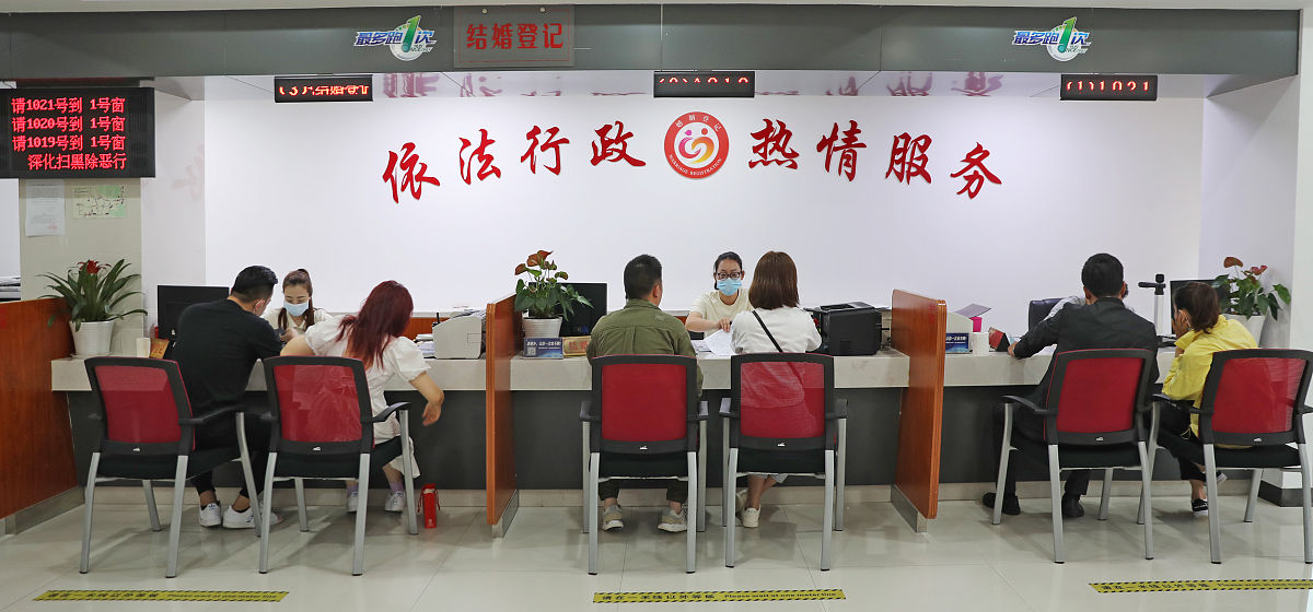 今天是我在法律援助中心实习的最后一天。这段时间的实习经历让我受益匪浅不仅学到了很多专业知识和技能还锻炼了自己的沟通和解决问题的能力。我非常感谢法律援助中心给予我这个实习的机会也感谢所有给予我指导和帮助的律师和同事。我相信这段实习经历将对我的未来发展产生积极的影响我会继续努力学习和提升自己成为一名优秀的律师。