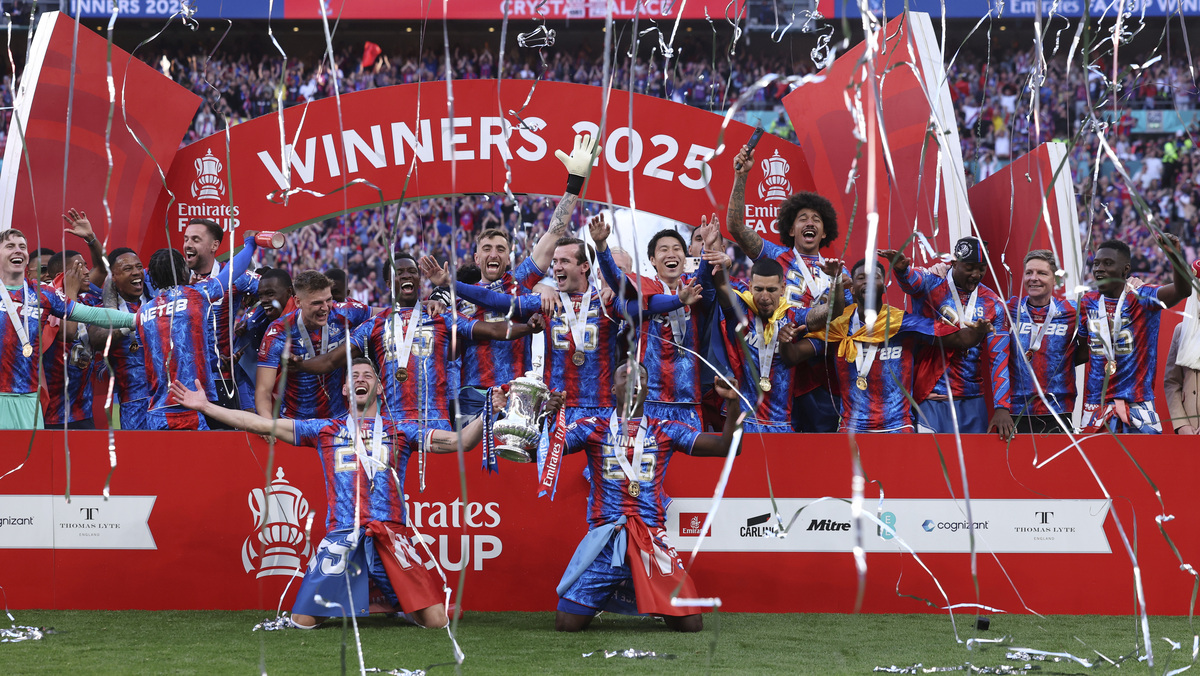 写一篇 2023年欧洲协会联 佛罗伦萨VS巴塞尔 赛后报道结果是1：2巴塞尔补时绝杀