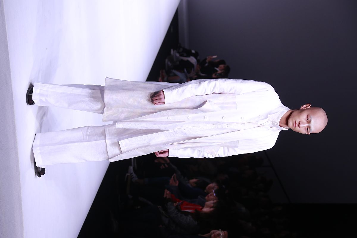 写一首七律诗歌