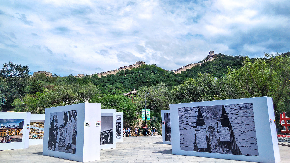 “长城文化带，乡村，环境艺术设计”这几个关键词，你能想到些什么？尽可能详细把你想到的描述出来，形成列表形式