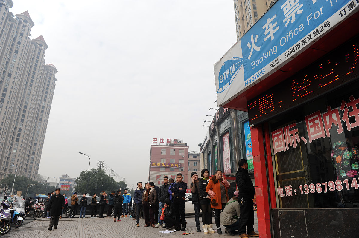 唐鹏在金堂县福兴镇开个超市在坡坡上旁边有个大饭店。帮我起10个相关性高的很简单小众的超市名字