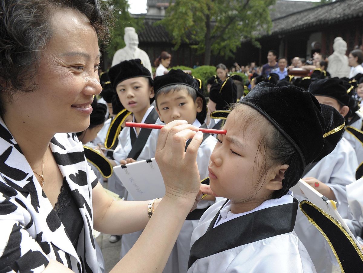 小学含义与意义演变：从传统启蒙到现代基础教育