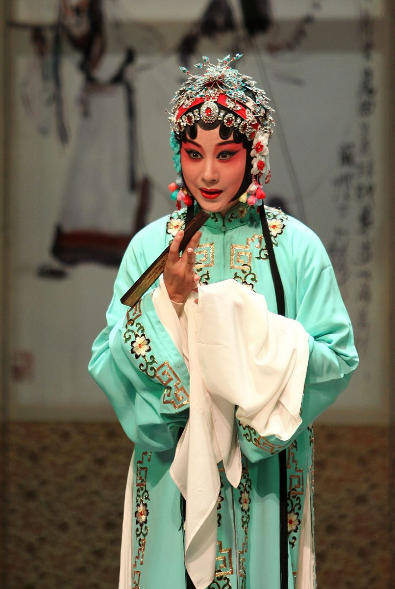 2012年11月30日下午,武汉,上海昆剧团经典名剧《牡丹亭》在武汉华中师