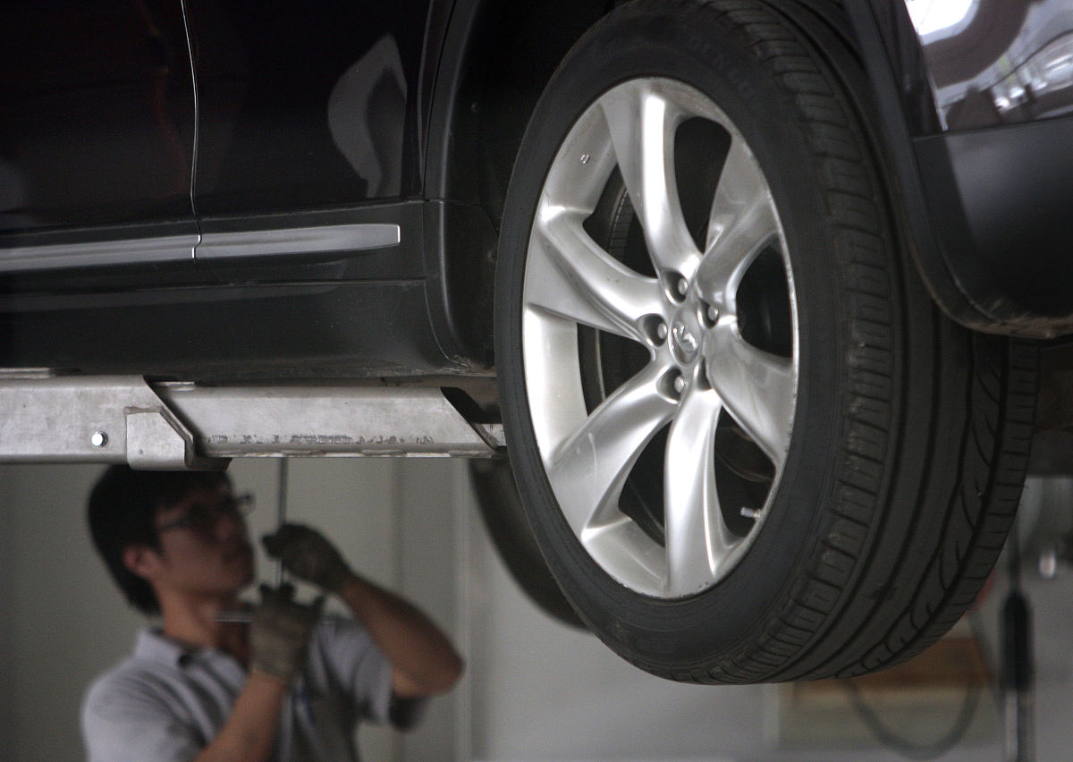 汽车转向力过大或转向不足的原因及解决方法