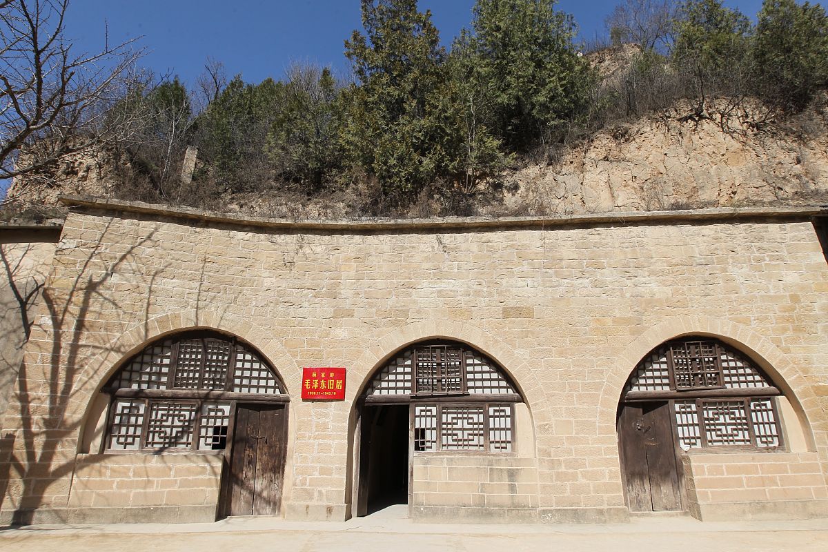 论述延安市杨家岭红色旅游景区管理和服务现状状不少于500字。